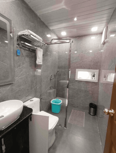 Room bathroom